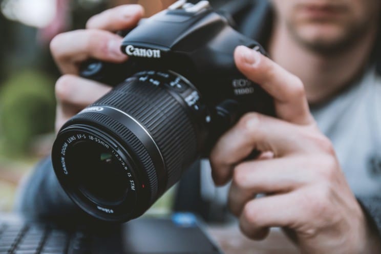 Which is better Sony A7iii or Canon 5D Mark IV?