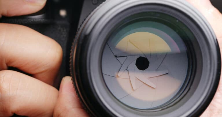 Lens Aperture: The Ultimate Guide (Tips & Tricks)