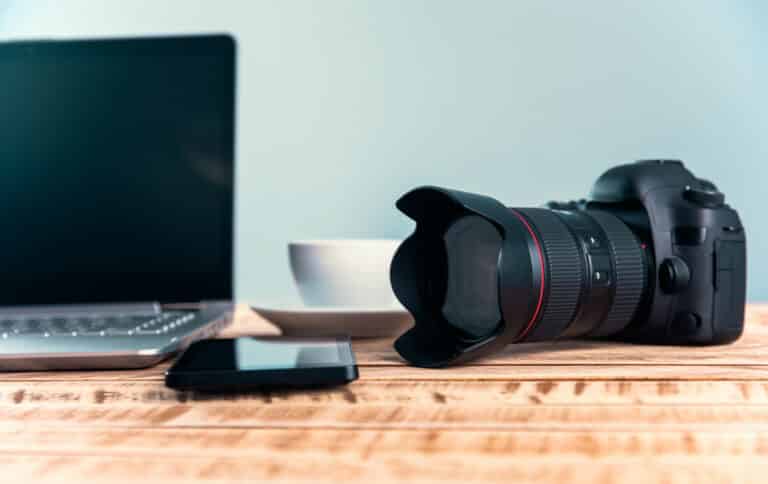 What is a DSLR Camera? (Features and Advantages)