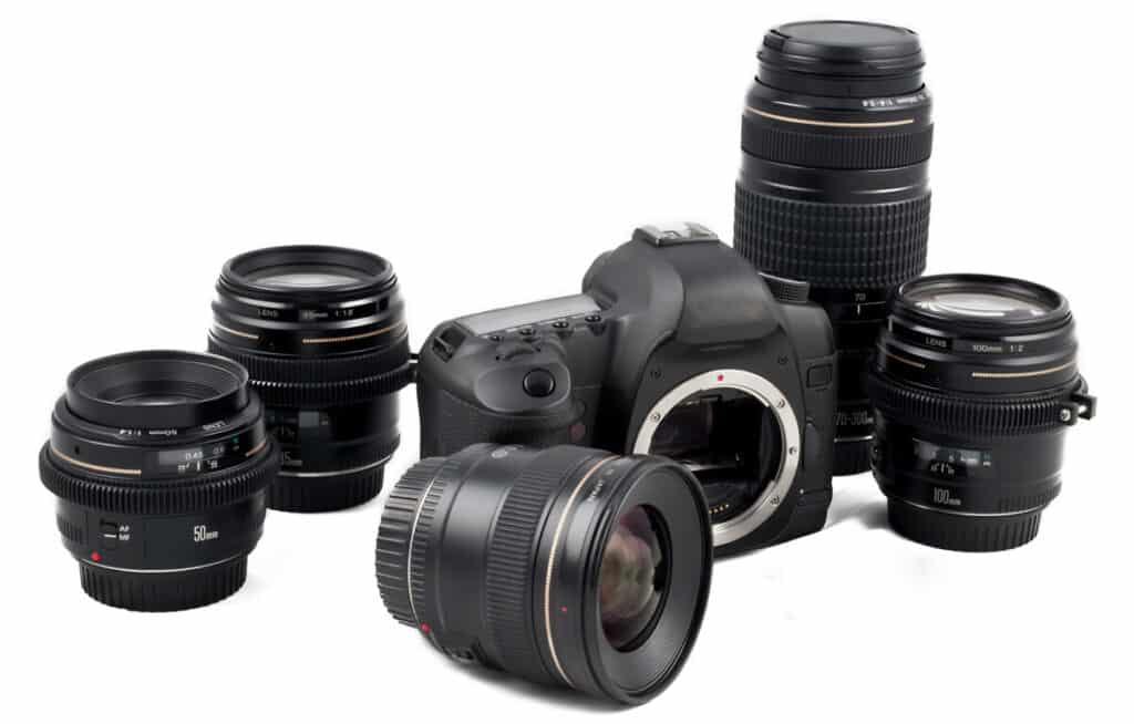 What are the advantages and disadvantages of zoom lens?
