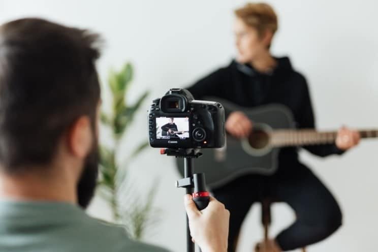 best DSLR camera with wifi and Bluetooth for beginners